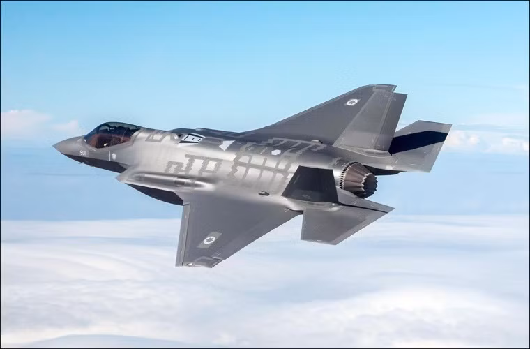 Cũng cần phải nhắc lại rằng, kể từ khi Không quân Israel đưa vào trang bị phi đội F-35 đầu tiên từ năm 2016, chiến đấu cơ này liên tục thực hiện các chiến dịch không kích vào các căn cứ quân sự của Quân đội Syria lẫn đồng minh Iran đặt tại các tỉnh Tartus và Hama tại phía tây Syria. Và ở những lần đó, phòng không Syria hoàn toàn bó tay còn người Nga chỉ im lặng như không biết gì. Nguồn ảnh: The National Interest.