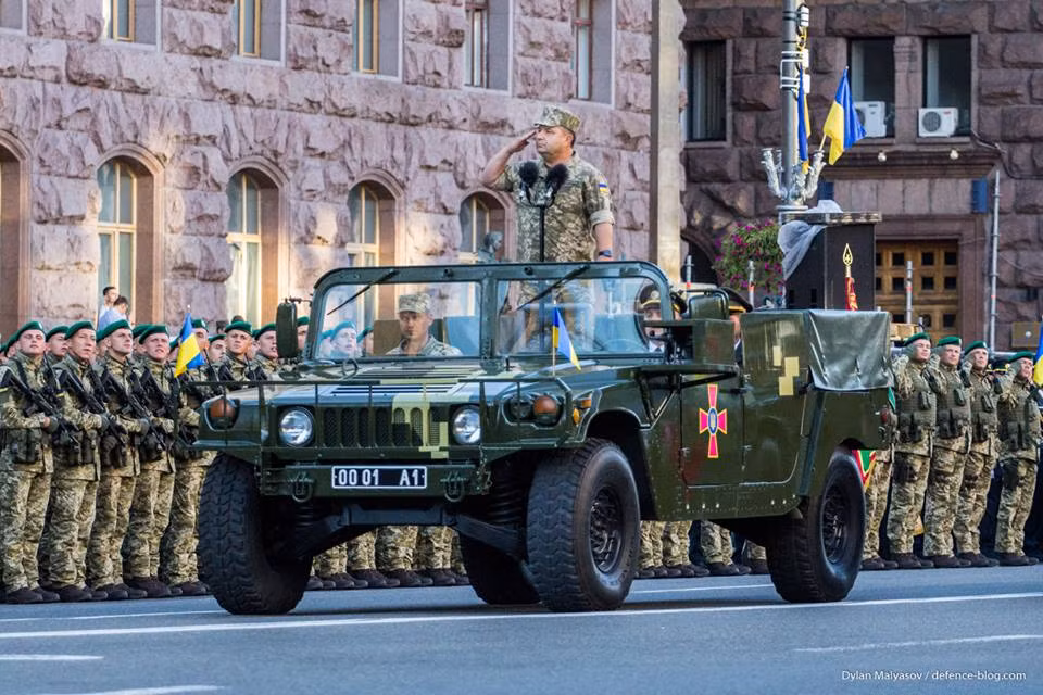 Trước đây, cựu Tổng thống Barak Obama đã không đáp ứng yêu cầu của Kiev về chuyển giao vũ khí cho Ukraine. Khi đó, Washington chỉ hạn chế trong việc đưa huấn luyện viên quân sự và cung cấp trang kỹ thuật như radar, thiết bị quan sát ban đêm và nhiều phương tiện kỹ thuật khác. Nguồn ảnh: defence-blog.