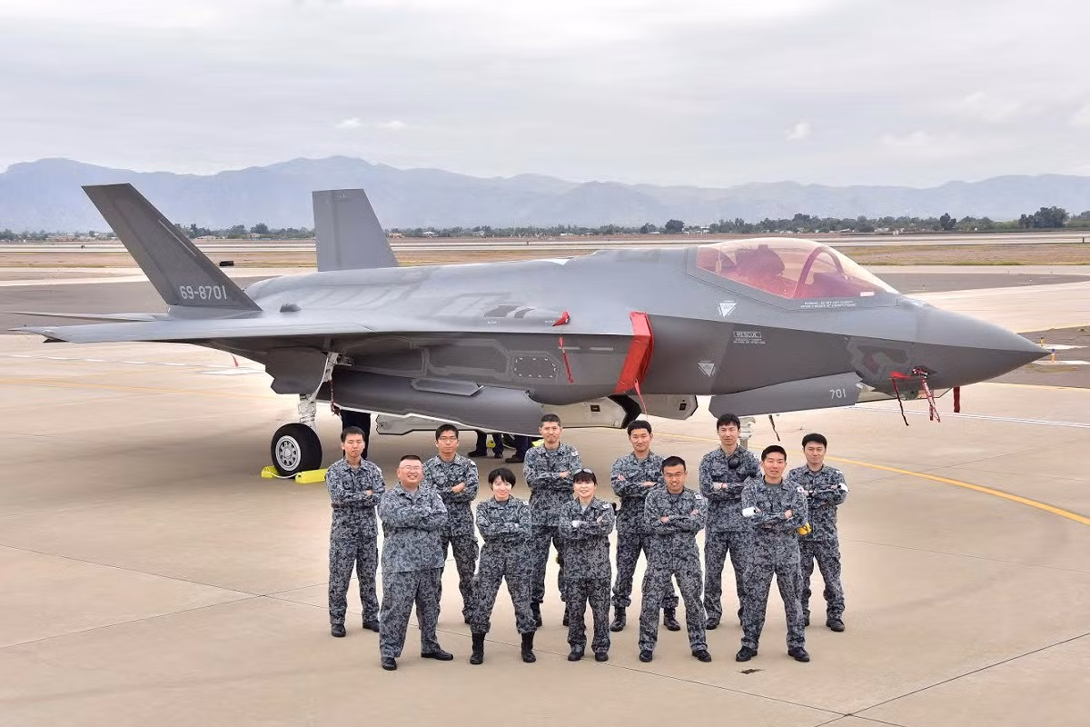 Lực lượng không quân tiếp theo sở hữu F-35A đến từ châu Á là Nhật Bản với kế hoạch đặt 10 chiếc từ Mỹ và tự sản xuất 38 chiếc trong nước. Hiện tại đã có 1 chiếc được chuyển giao