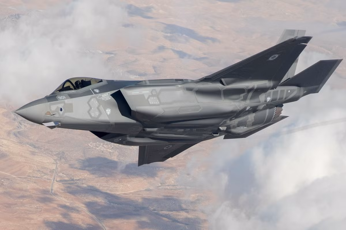 Dù tiếp nhận những chiếc F-35 đầu tiên khá muộn thế nhưng Israel lại đang là quốc gia sở hữu F-35 nhiều nhất chỉ sau Mỹ với 12 chiếc trong tổng số 50 chiếc đã đặt mua. Bản thân F-35 của Israel cũng là biến thể đặt riêng có tên gọi là F-35I.