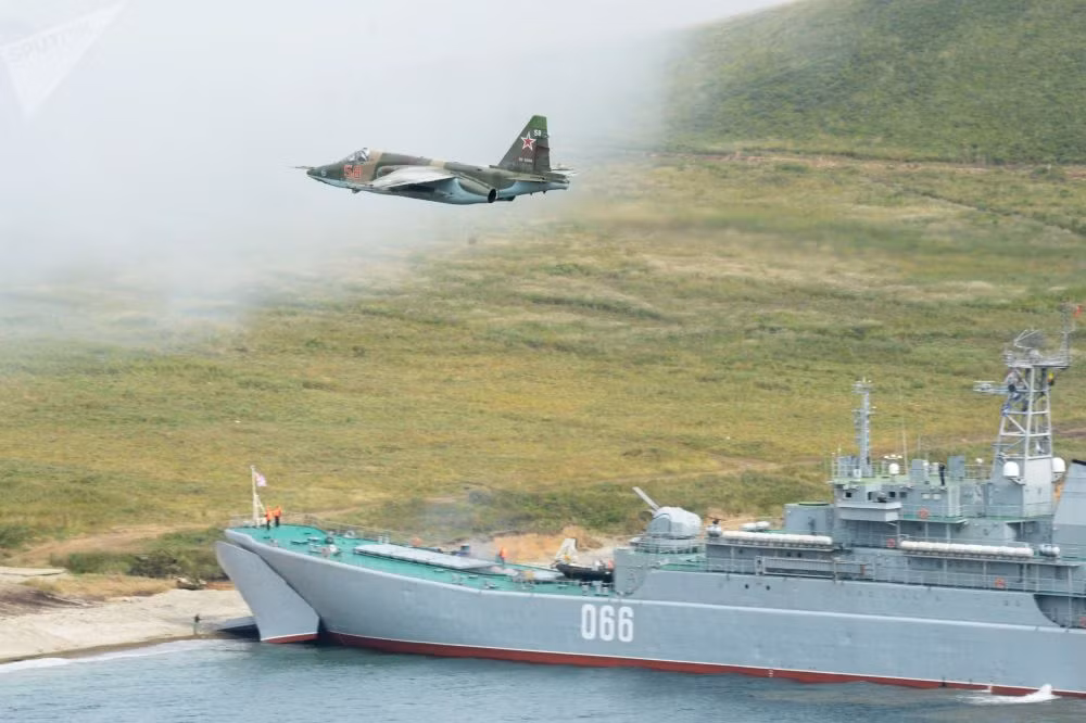 Phát biểu sau khi Vostok-2018 kết thúc, Bộ trưởng Quốc phòng Nga Sergei Shoigu cũng cho biết, các cuộc tập trận quy mô lớn tương tự "Vostok-2018" sẽ được Quân đội Nga tổ chức 5 năm một lần. Theo ông, chương trình vũ khí nhà nước thường được tính toán cho giai đoạn 10 năm nhưng các cuộc tập trận cần phải được tổ chức thường xuyên hơn. Nguồn ảnh: Sputnik.