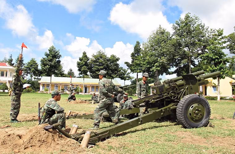 Những năm qua, Lữ đoàn pháo binh 6, Quân khu 9 luôn giữ vững thành tích huấn luyện giỏi. Để có được kết quả đó, một trong những giải pháp mà Lữ đoàn thực hiện tốt đó là tích cực nâng cao chất lượng đội ngũ cán bộ trực tiếp làm công tác huấn luyện. Nguồn ảnh: Báo Quân đội Nhân dân.