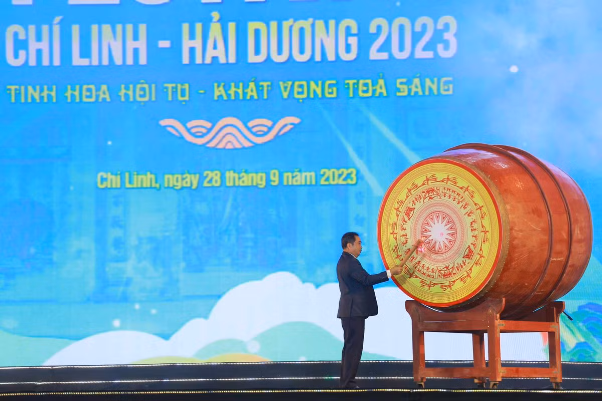 Festival Chí Linh - Hải Dương 2023: Khai mạc hoành tráng, lan tỏa văn hóa dân tộc - Hình 2 Festival Chi Linh - Hai Duong 2023: Khai mac hoanh trang, lan toa van hoa dan toc-Hinh-2