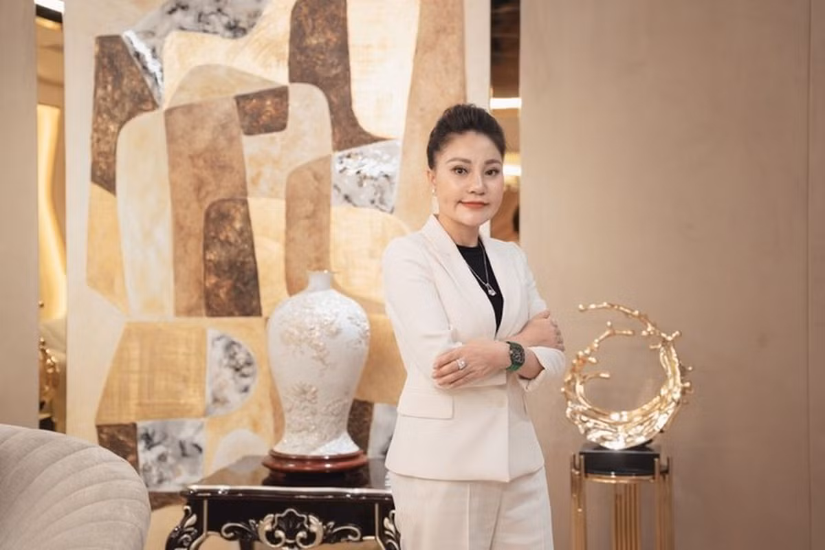 Thời kỳ đầu kinh doanh, từng giới thiệu trong tay có khối tài sản BĐS trải dài khắp ba miền đất nước, điều hành doanh nghiệp với vốn điều lệ lên tới hơn 1.000 tỷ đồng nhưng bà Vũ Thị Thuý - Tổng giám đốc Công ty Nhật Nam lại là người phụ nữ kín tiếng, ít xuất hiện hay chia sẻ trên truyền thông. 