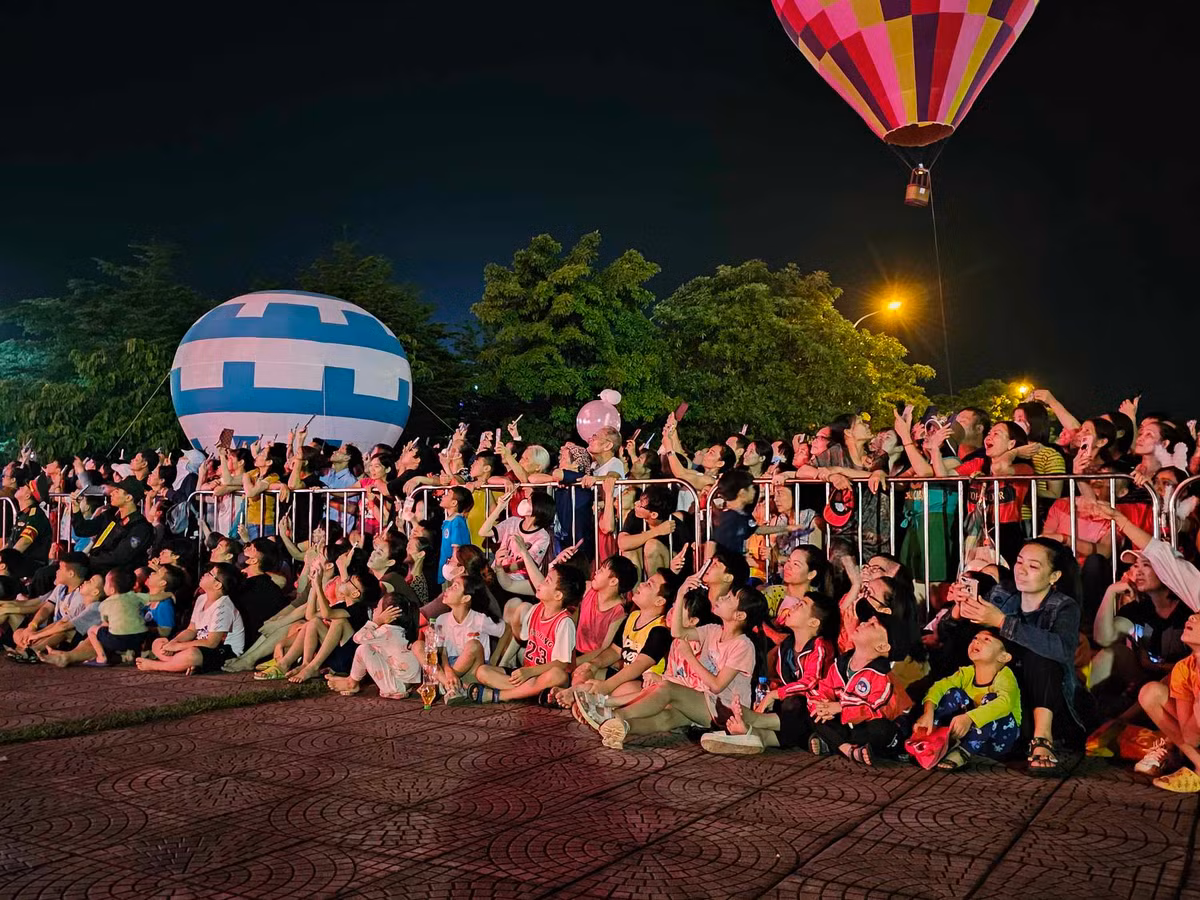 Festival Chí Linh - Hải Dương 2023: Khai mạc hoành tráng, lan tỏa văn hóa dân tộc - Hình 9 Festival Chi Linh - Hai Duong 2023: Khai mac hoanh trang, lan toa van hoa dan toc-Hinh-9