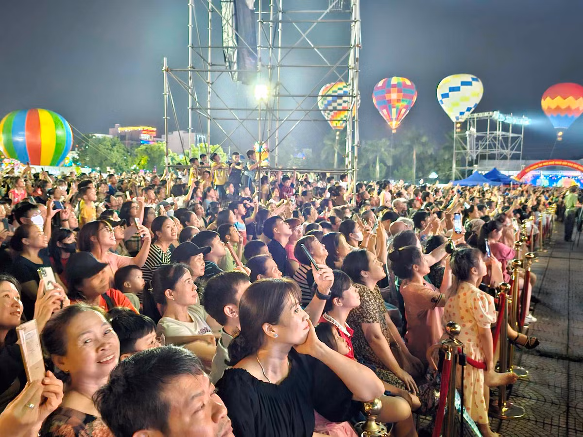 Festival Chí Linh - Hải Dương 2023: Khai mạc hoành tráng, lan tỏa văn hóa dân tộc - Hình 8 Festival Chi Linh - Hai Duong 2023: Khai mac hoanh trang, lan toa van hoa dan toc-Hinh-8