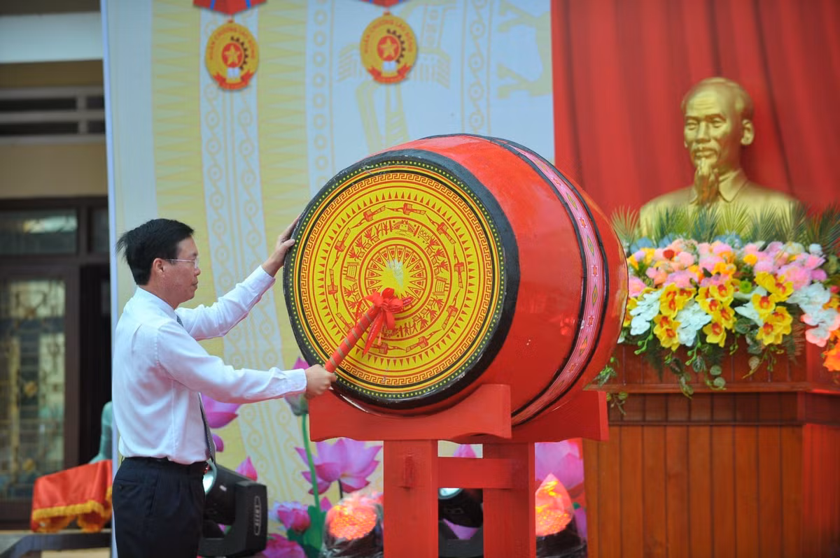  Chủ tịch nước Võ Văn Thưởng “cần quan tâm, đầu tư cho trường nội trú và bán trú”: Đến dự khai giảng tại Trường PTDT nội trú tỉnh Gia Lai, Chủ tịch nước Võ Văn Thưởng nhấn mạnh: “Việc thành lập hệ thống trường phổ thông dân tộc nội trú nói riêng và coi trọng giáo dục cho đồng bào dân tộc thiểu số nói chung là một chủ trương sáng tạo, thể hiện tư duy chiến lược, sự quan tâm to lớn của Đảng, Nhà nước dành cho con em đồng bào dân tộc thiểu số, với mục tiêu tạo nguồn cán bộ và nguồn nhân lực có trình độ cho vùng dân tộc thiểu số, miền núi”.