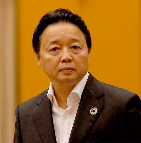 Bộ trưởng Tài nguyên và Môi trường Trần Hồng Hà (sinh ngày: 19/4/1963) quê quán: xã Kim Lộc, huyện Can Lộc, tỉnh Hà Tĩnh. Chức vụ: Ủy viên Trung ương Đảng; Bộ trưởng Bộ Tài nguyên và Môi trường. Trình độ chuyên môn: Tiến sĩ Tổ chức, Khai thác khoáng sản.