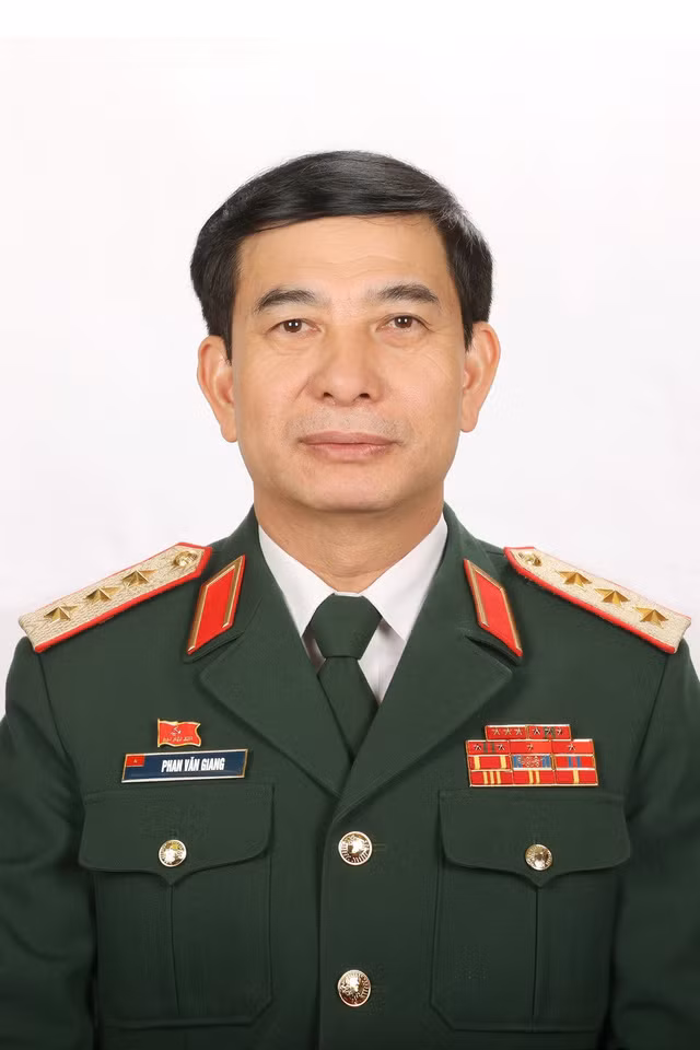 Nhat tri gioi thieu Bo truong Bo Quoc phong Phan Van Giang ung cu Quoc hoi-Hinh-3
