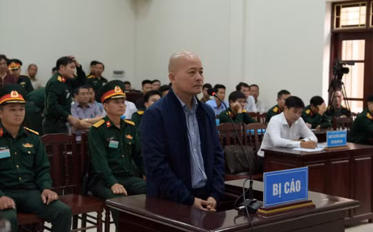 Y an so tham voi Ut “troc” Dinh Ngoc He va dong pham