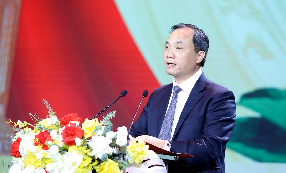 Ha Tinh long trong ky niem 120 nam ngay sinh Tong Bi thu Tran Phu