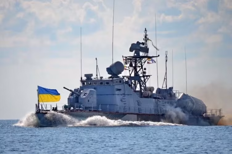 Theo ông Hodges, điều này do thực tế Kiev không phải là thành viên của NATO. Một lý do khác nằm ở mối quan hệ kinh tế sâu sắc của một số thành viên liên minh với Nga, đặc biệt là Đức và Thổ Nhĩ Kỳ - những người không muốn chống lại Moskva.