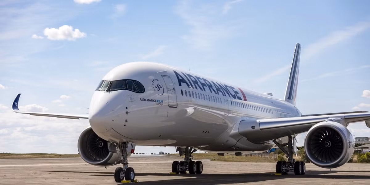 Theo tính toán của một số đơn vị nghiên cứu, dòng máy bay A350 tiêu hao ít hơn 20% chi phí nhiên liệu và ít hơn 30-40% chi phí bảo dưỡng so với tàu bay thế hệ trước là A330. Ảnh: Airbus