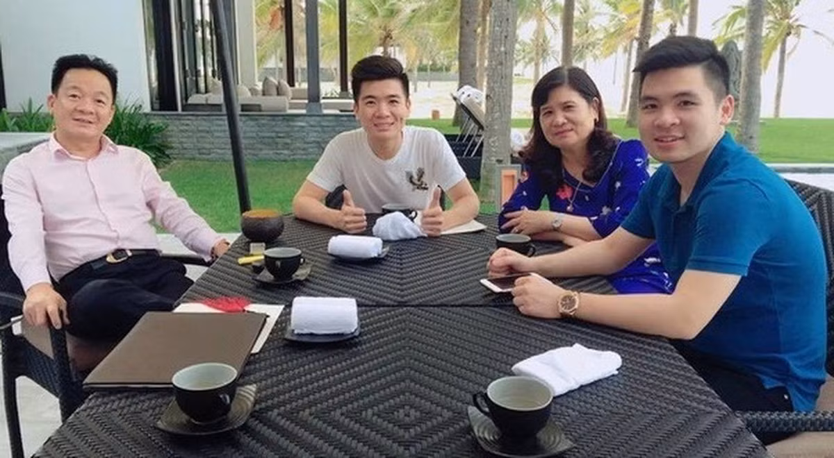 Bà Lê Thanh Hòa và bầu Hiển là bạn học cùng trường cấp 3 Trần Phú Hà Nội. Ảnh: Facebook