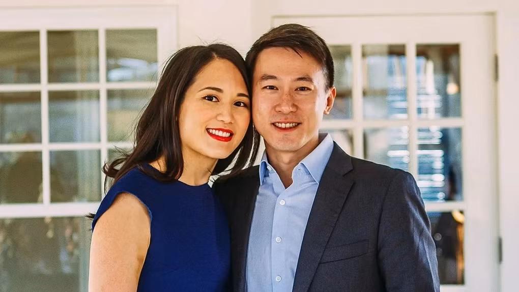 Hiện, Shou Chew sinh sống tại quê nhà Singapore với vợ con. Vợ ông, bà Vivian Kao là người Mỹ gốc Đài Loan. Ảnh: The Sport