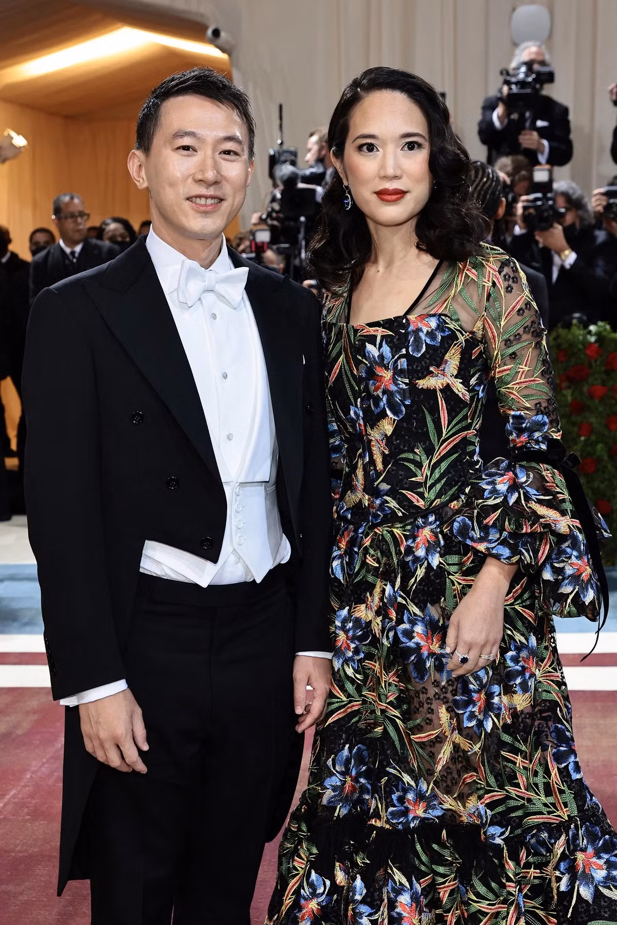 Theo Straits Times, bạn bè của Shou Chew và Vivian Kao thường mô tả về cặp đôi hiểu nhau tới mức "có thể đọc được suy nghĩ của đối phương, biết nửa kia sắp nói điều gì". Ảnh: Straits Times