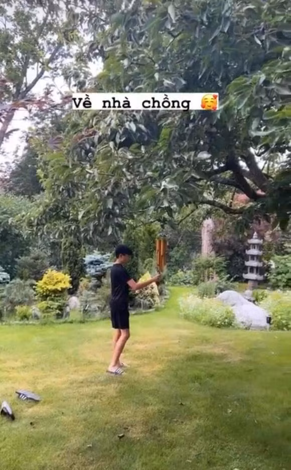 Tại Thụy Điển, gia đình Kim Lý sống trong ngôi nhà khang trang, có khu vườn rộng tại thủ đô Stockholm. Ảnh: FB Ho Ngoc Ha