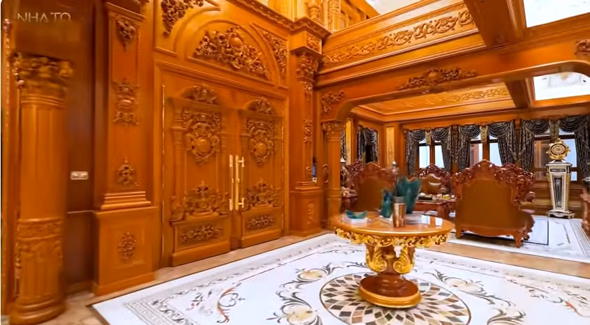Bước vào bên trong nhiều người choáng ngợp bởi ngỡ như đang ở trong một tòa lâu đài.