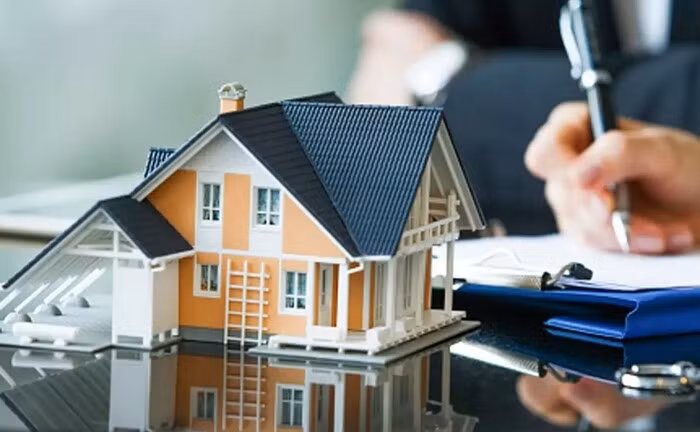 Nhân viên kinh doanh bất động sản là nghề thu hút nhiều bạn trẻ nhờ mức thu nhập cao và không đòi hỏi bằng cấp cao. Ảnh: Internet
