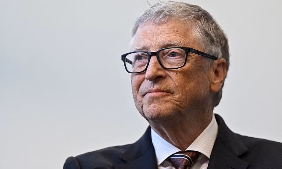 Nhiều tỷ phú hàng đầu thế giới như nhà sáng lập Microsoft Bill Gates hay nhà sáng lập Facebook Mark Zuckerberg đã ký cam kết và sẽ quyên góp phần lớn tài sản của họ để làm từ thiện sau khi chết.