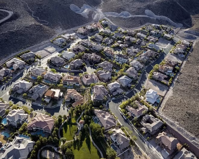 "Khu nhà giàu" với toàn siêu biệt thự ở Henderson, Nevada.