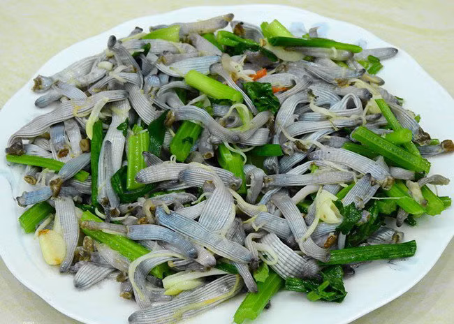 Theo dân gian, bông thùa có công dụng bổ thận, ích tinh, chữa yếu sinh lý...Chúng có thể chế biến thành nhiều món như xào, nướng hoặc nấu cháo...Ảnh: Facebook