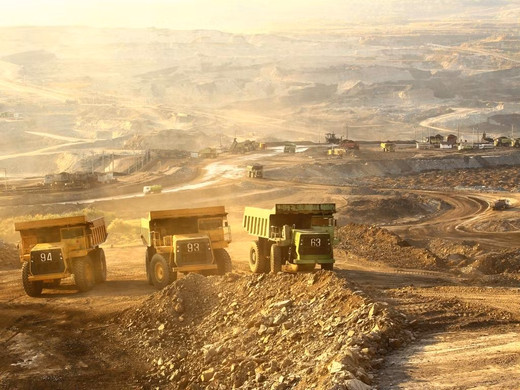 Sản lượng vàng năm 2023 của Kazakhstan là 130 tấn, tăng nhiều so với mức 69 tấn được sản xuất vào năm 2016. Hoạt động khai thác vàng lớn nhất của Kazakhstan là mỏ Altyntau Kokshetau, thuộc sở hữu của công ty khai thác mỏ khổng lồ Glencore. Ảnh: Strategeast