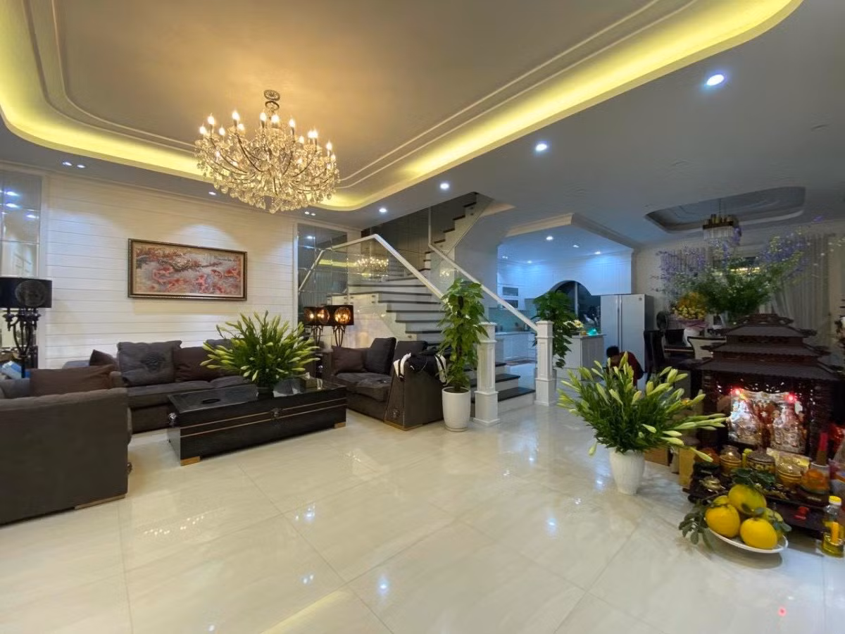  Biệt thự của Quang Hà gồm 3 tầng và một tum, mỗi tầng thiết kế 2-3 phòng với chức năng khác nhau. Ảnh: Ngoisao