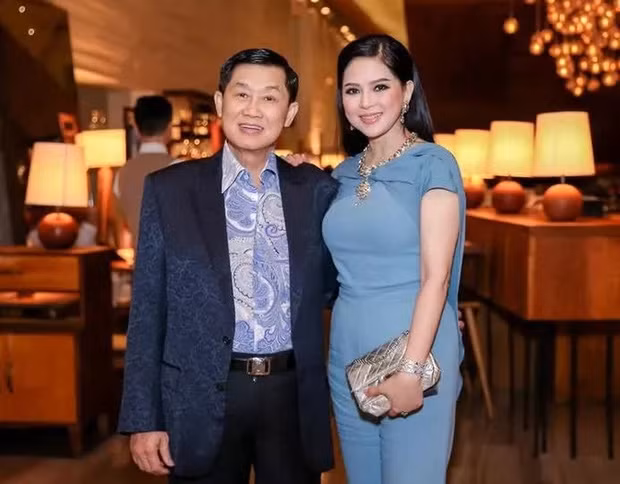 Đây cũng chính là bước ngoặt trong cuộc đời bà Thủy Tiên. Thông qua những chuyến bay, bà đã gặp được người đàn ông thay đổi cuộc đời mình, tỷ phú Johnathan Hạnh Nguyễn. Ảnh: Vietnamnet