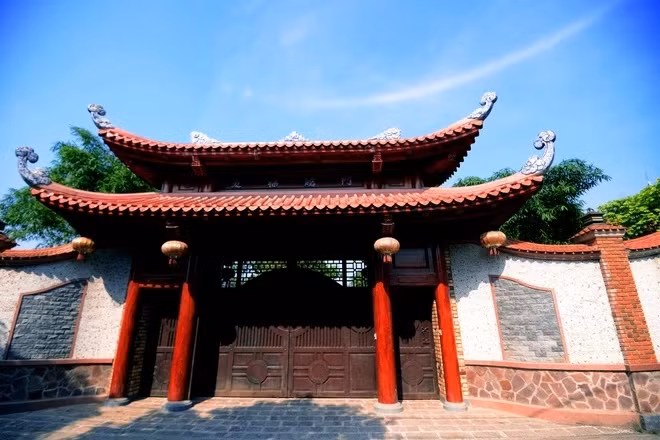 Để thiết kế được căn biệt phủ gỗ, ông Lê Đình Cường phải mất một khoảng thời gian khá dài và tốn hàng trăm triệu đồng mới tìm được mẫu phù hợp ý mình. Ảnh: Znews