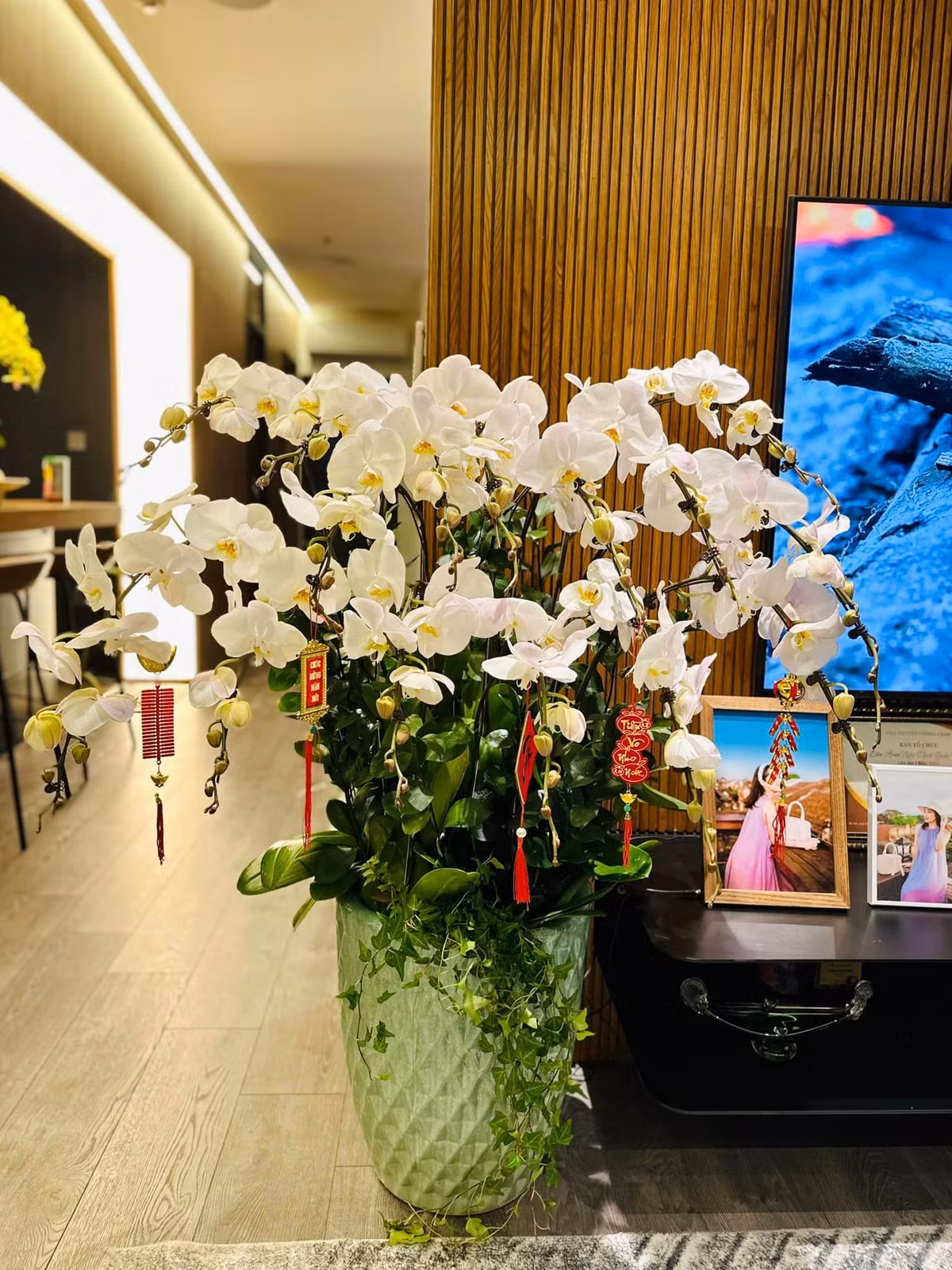 Mới đây, trên trang cá nhân, BTV kiêm diễn viên Minh Hương - nữ chính series phim Nhật Ký Vàng Anh đình đám một thời chia sẻ không khí Tết ngập tràn trong tổ ấm.