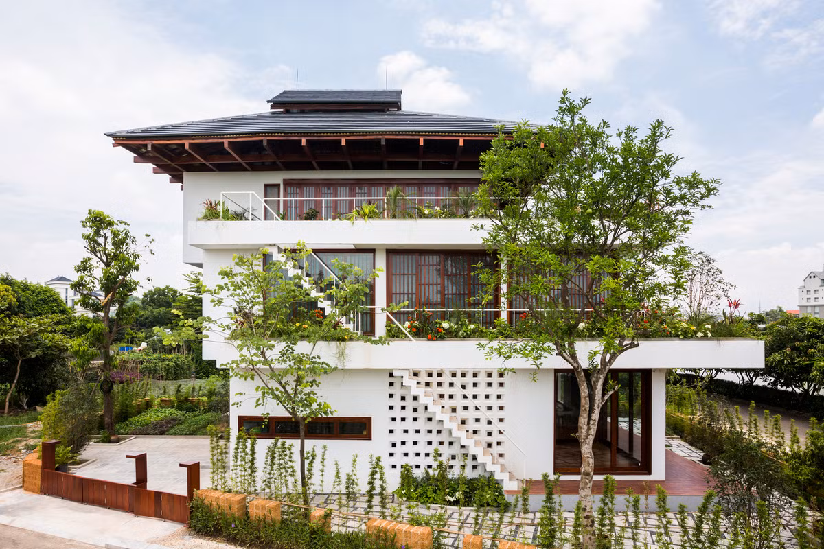  Cửa sổ thông gió này dự kiến sẽ có tác dụng thông gió từ tầng 2 và tầng 3 lên trên. Ảnh: Hiroyuki Oki