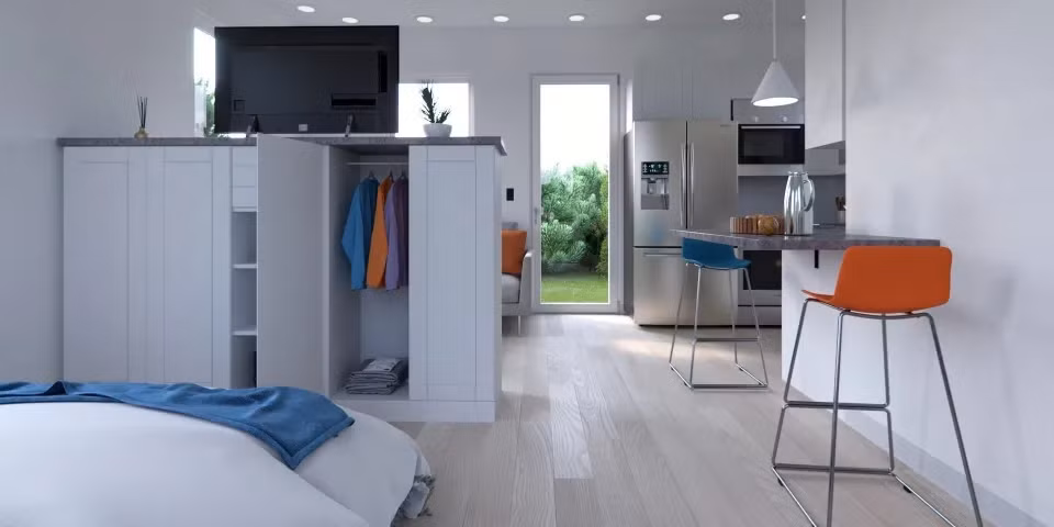 Phòng ngủ dành cho 2 người. Chiếc giường có thể gập lại vào tường khi không sử dụng để tiết kiệm không gian.