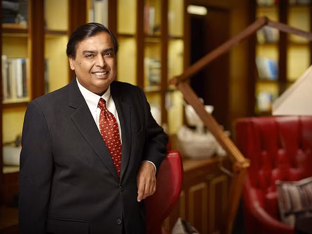 Ông Mukesh Ambani là Chủ tịch và Giám đốc điều hành của Tập đoàn Reliance Industries Limited (RIL) – một tập đoàn đa ngành lớn của Ấn Độ với sự hiện diện trong nhiều lĩnh vực như dầu khí, viễn thông, bất động sản và thương mại.