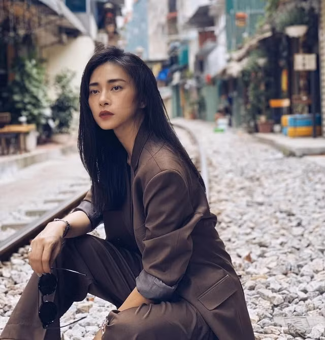 Ngô Thanh Vân được biết đến với vai trò diễn viên, đạo diễn, nhà sản xuất và là một người kinh doanh. Ở lĩnh vực nào, Ngô Thanh Vân cũng gặt hái được những thành công nhất định. Bởi thế, sau nhiều năm hoạt động nghệ thuật, Ngô Thanh Vân sở hữu khối tài sản không hề nhỏ. Ảnh: Internet
