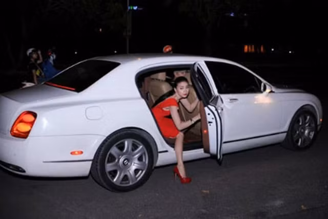 Bên cạnh bất động sản, Ngô Thanh Vân từng lái siêu xe Bentley Continental Flying Spur đời 2009 có giá khoảng 10 tỷ VNĐ đến các buổi họp báo phim. Ảnh: Internet