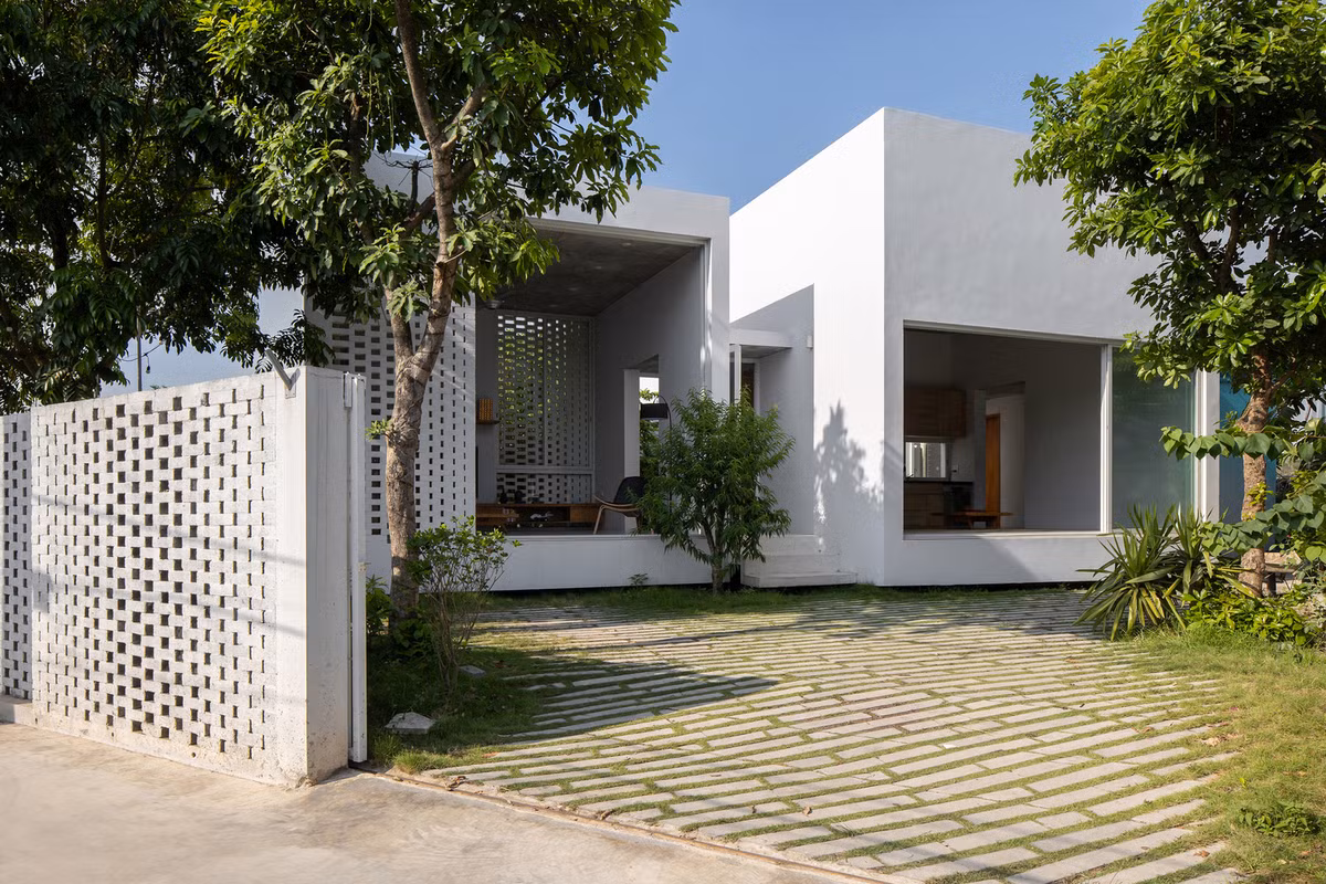Ba thế hệ sống chung một mái nhà nhưng làm nhiều nghề khác nhau. Do đó, thiết kế phải kết hợp cả nhu cầu sử dụng tiện ích và kiến trúc. Ảnh: HoangLe Photography