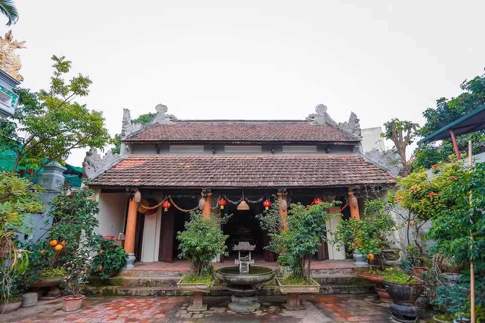 Do mang đậm nét tinh hoa của nghệ thuật kiến trúc dân gian Việt Nam, ngôi nhà được chọn làm bối cảnh của nhiều bộ phim truyền hình ăn khách như "Bác cả người sung sướng", "Lời nguyền huyết ngải", "Gió làng Kình", "Ma làng"... Ảnh: Dân trí