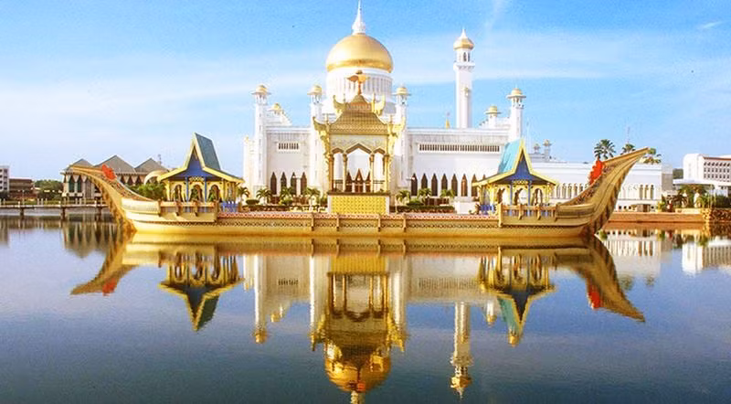 Mái vòm cung điện Istana Nurul Iman được làm bằng vàng xa hoa. Ảnh: Getty