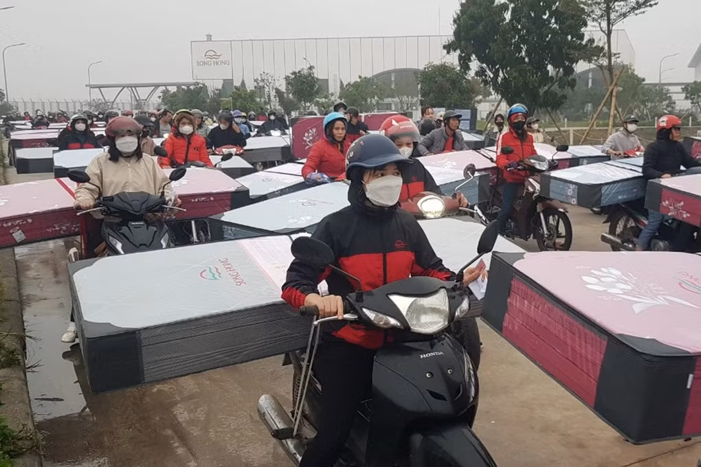 Thuong Tet bang hien vat va nhung hinh anh “cuoi ra nuoc mat“