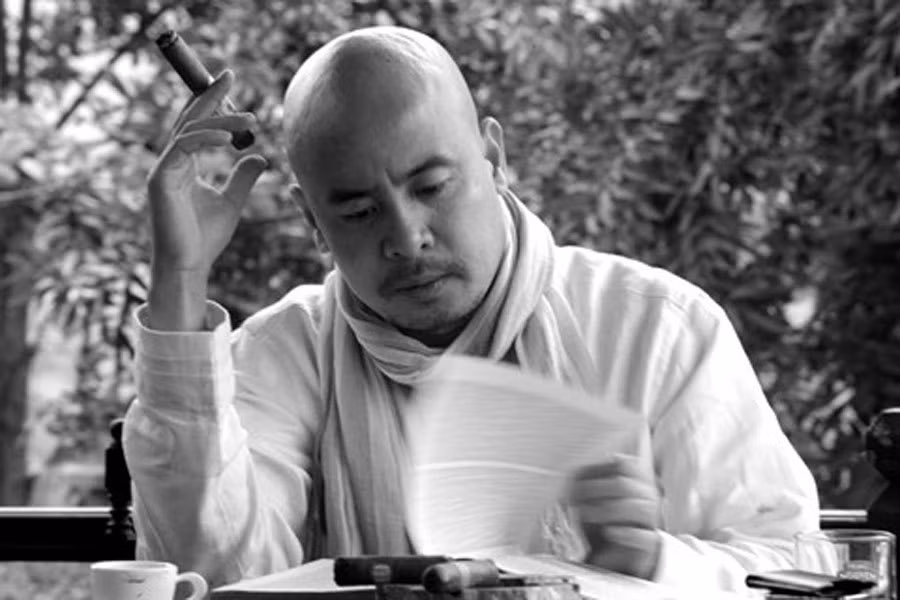 Bằng sự nỗ lực của mình, ông Đặng Lê Nguyên Vũ đã trở thành doanh nhân thành đạt, sở hữu thương hiệu cà phê lớn nhất tại Việt Nam. Ông rất ham đọc sách. Người ta kể từ nhỏ ông Đặng Lê Nguyên Vũ đã rất mê đọc sách. Ảnh: Vietnamnet