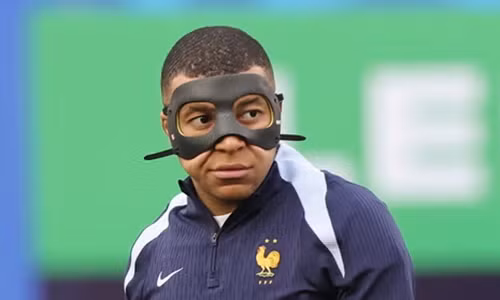  Kylian Mbappe là một trong những cầu thủ được săn lùng nhiều nhất trên thế giới. Ở tuổi 26, Mbappe không chỉ ghi tên mình vào danh sách những ngôi sao làng bóng đá mà còn sở hữu khối tài sản đáng nể. Ảnh: The Guardian