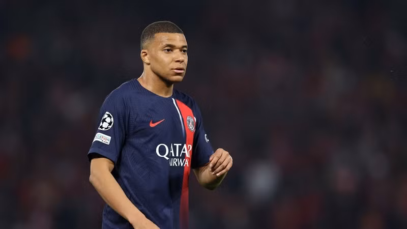 Năm 2019, sau chiến thắng tại World Cup 2018 của Pháp, Mbappe được thưởng bằng một hợp đồng mới với mức lương gần gấp đôi, nâng thu nhập hàng năm của Mbappe lên khoảng 32 triệu Euro. Ảnh: CNN