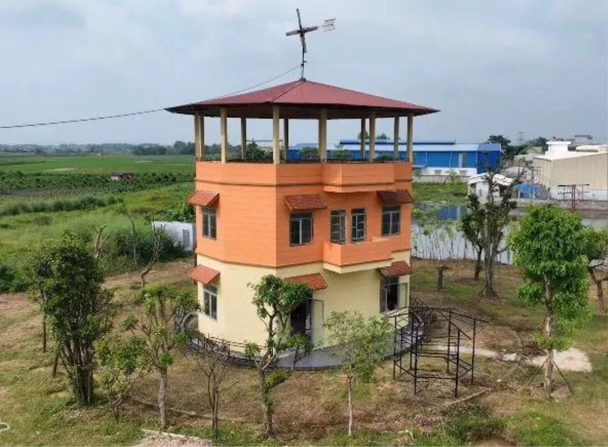 Đặc biệt, căn nhà còn kết nối hệ thống với điện thoại thông minh để có thể xoay nhà từ xa. Ảnh: Saostar