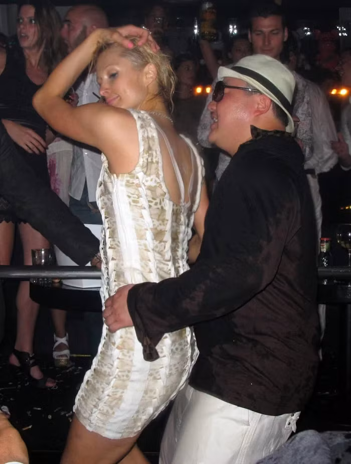 Paris Hilton đồng ý đi cùng Jho Law với mức giá khoảng 100.000 USD ( hơn 2,3 tỷ đồng) cho mỗi sự kiện. Ảnh: DM