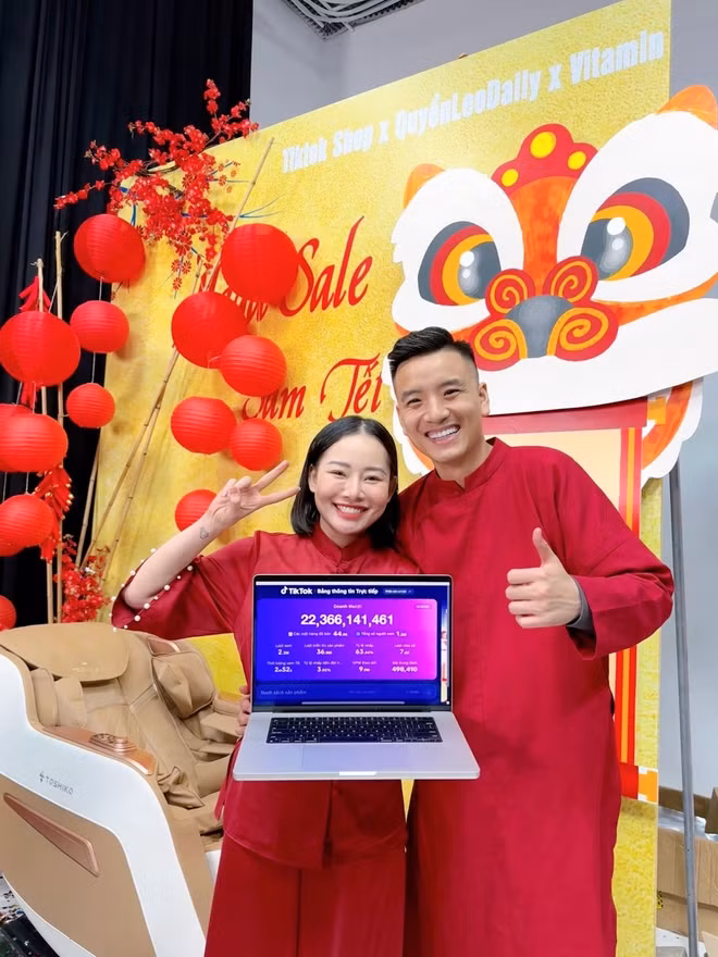 Đây không phải là lần đầu tiên Quyền Leo Daily khoe thành tích khủng khi livestream: thu 1 tỷ đồng trong vòng 15 phút, gần 13 tỷ đồng sau 8 tiếng, 22 tỷ sau 12 tiếng livestream liên tục...
