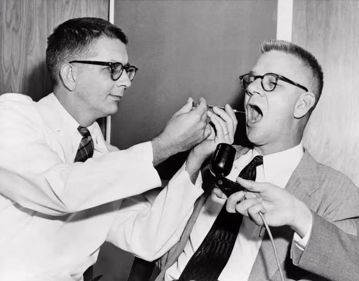 Dự án nổi bật khác của CIA có tên MK-Ultra, nhằm tìm ra cách sử dụng các chất có thể làm thay đổi tâm trí và thôi miên người khác.
