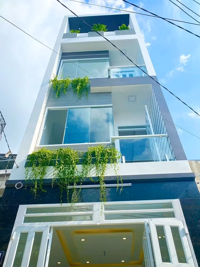 Biệt thự của MC Đại Nghĩa tọa lạc tại quận 7 (TP HCM) và phải mất đến 2 năm mới có thể xây xong.