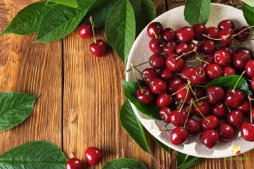 Khi mới xuất hiện tại Việt Nam, cherry cực kỳ đắt đỏ, lên tới gần 1 triệu đồng/kg. Nhưng vài năm trở lại đây, cherry Mỹ và Úc giá khoảng 400.000 đồng/kg, tùy size. Ảnh: Internet