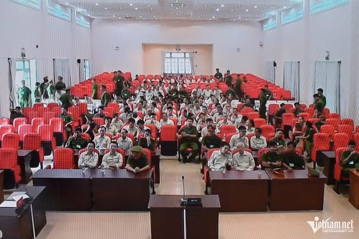 2 cuu Cuc truong Dang kiem toc bac trang trong buoi xu 'dai an'-Hinh-6